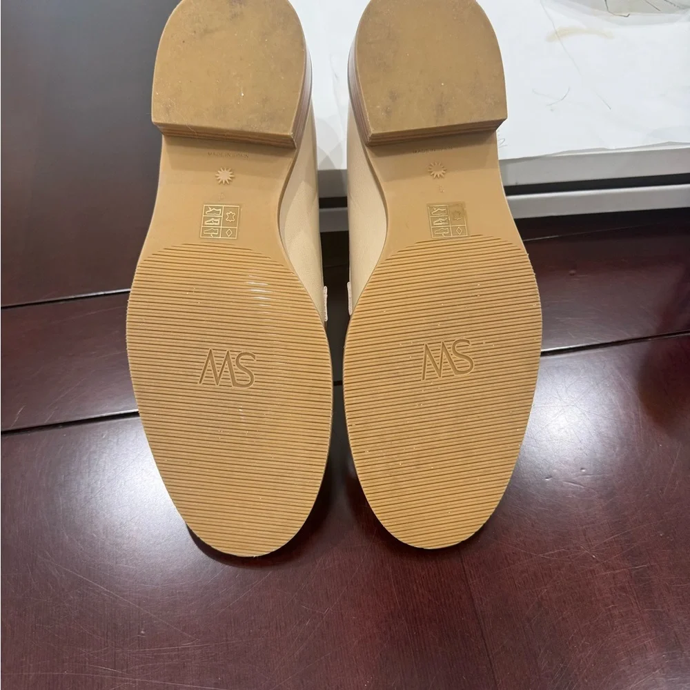 Stuart Weitzman Cream Flats with Suede Finish 8 Narrow - Picture 5 of 5